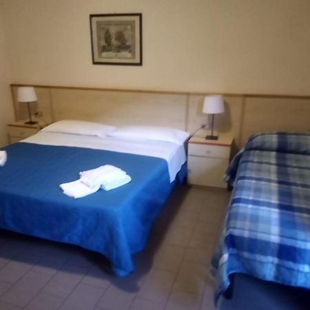 Hotel Lupo Di Mare 马里纳-迪卡斯塔涅托 外观 照片