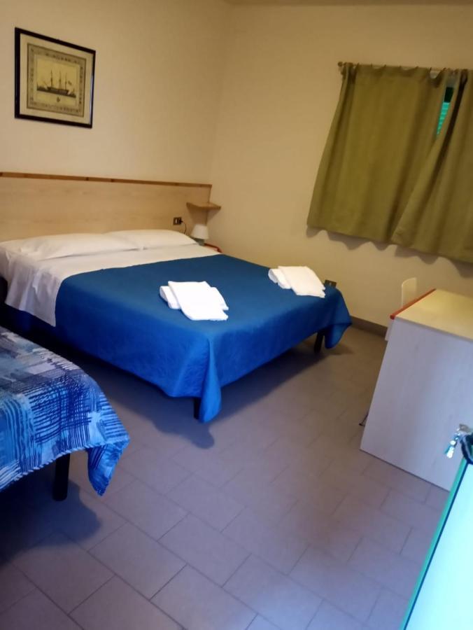 Hotel Lupo Di Mare 马里纳-迪卡斯塔涅托 外观 照片