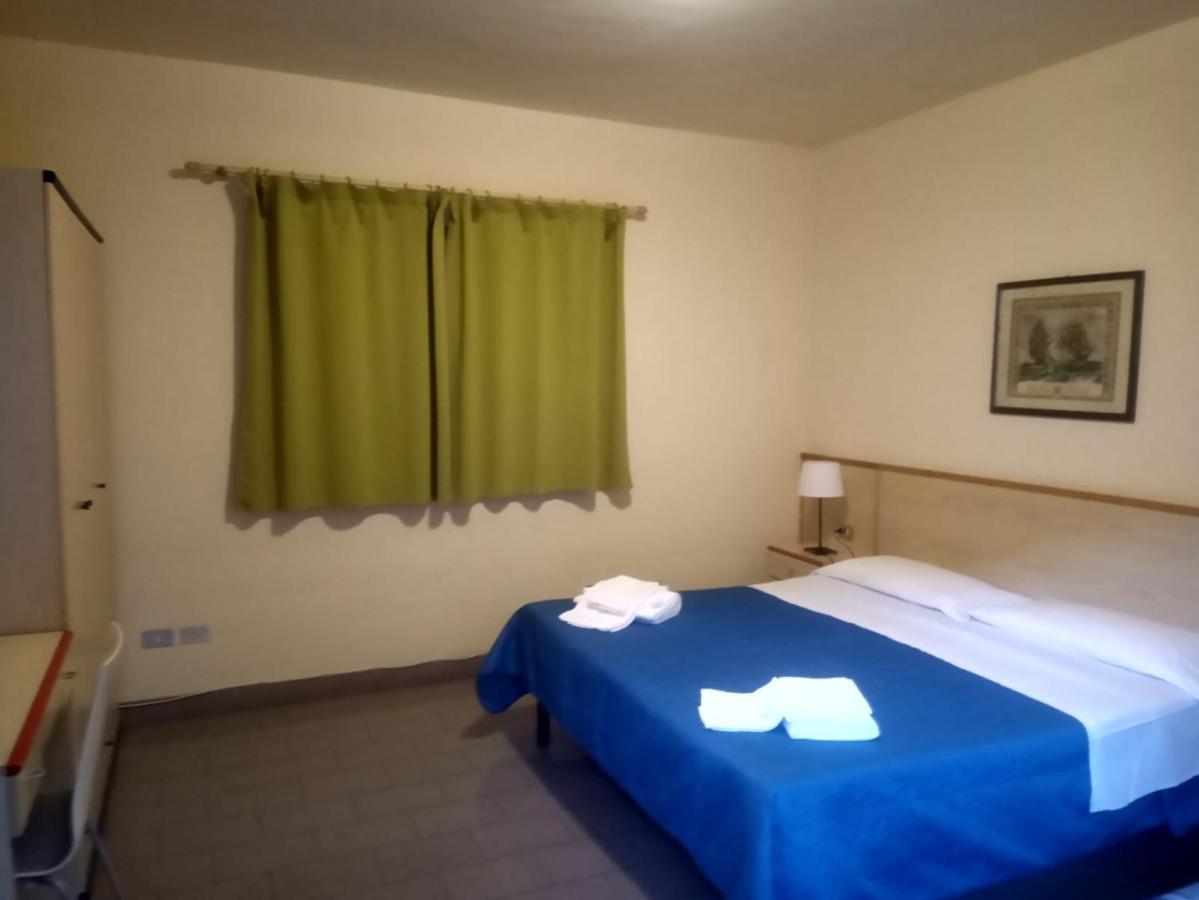 Hotel Lupo Di Mare 马里纳-迪卡斯塔涅托 外观 照片