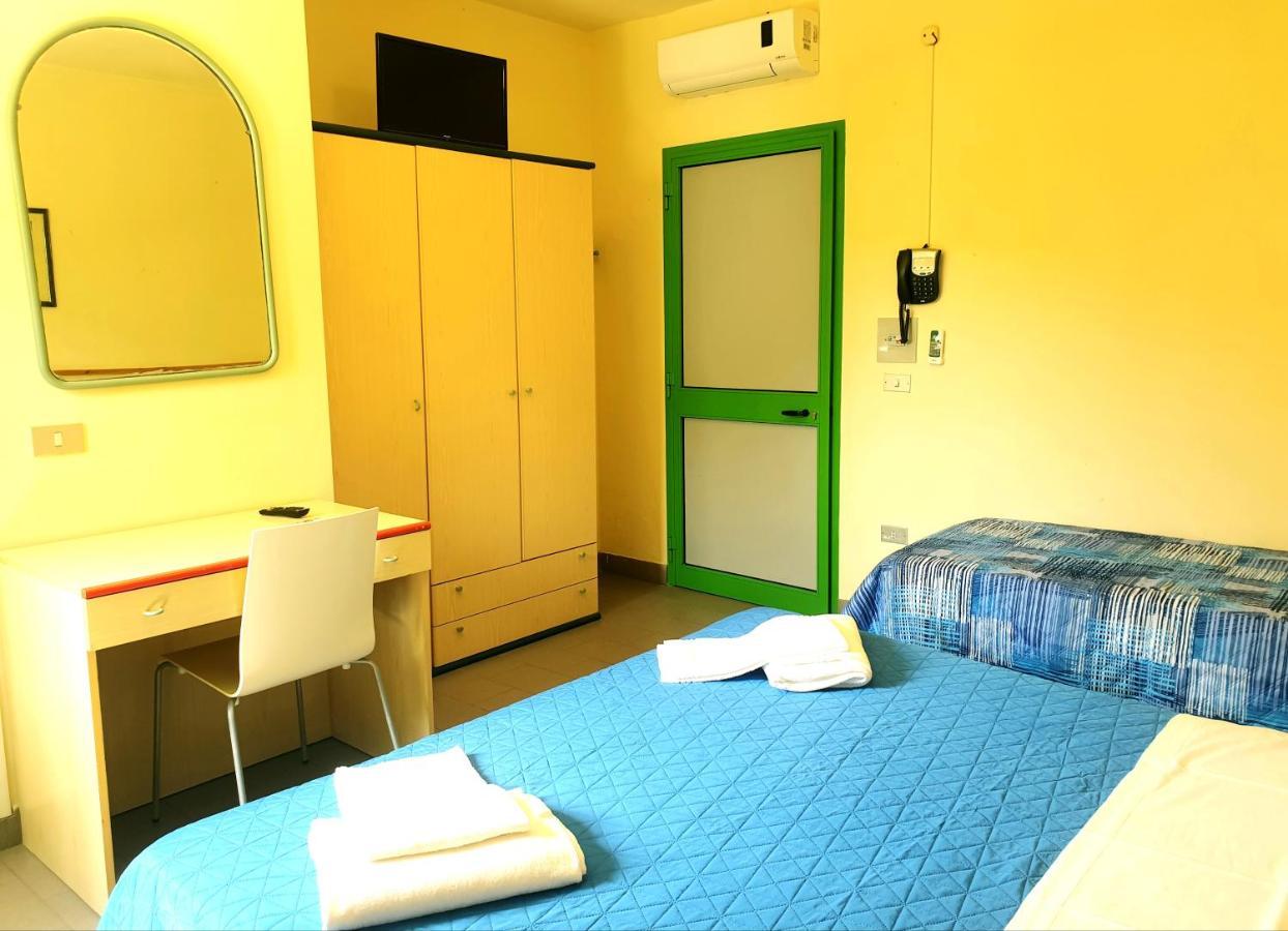 Hotel Lupo Di Mare 马里纳-迪卡斯塔涅托 外观 照片
