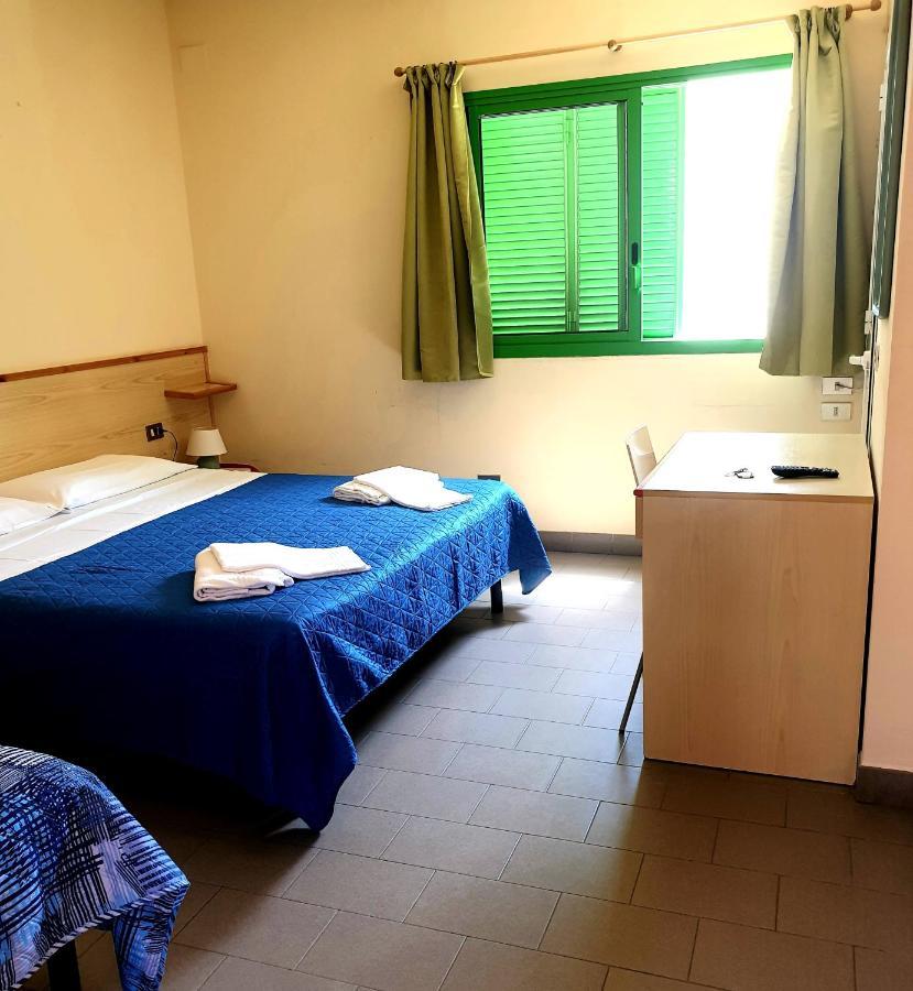 Hotel Lupo Di Mare 马里纳-迪卡斯塔涅托 外观 照片
