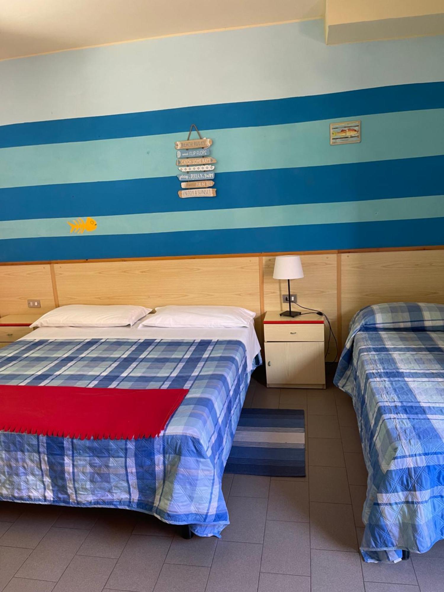 Hotel Lupo Di Mare 马里纳-迪卡斯塔涅托 外观 照片